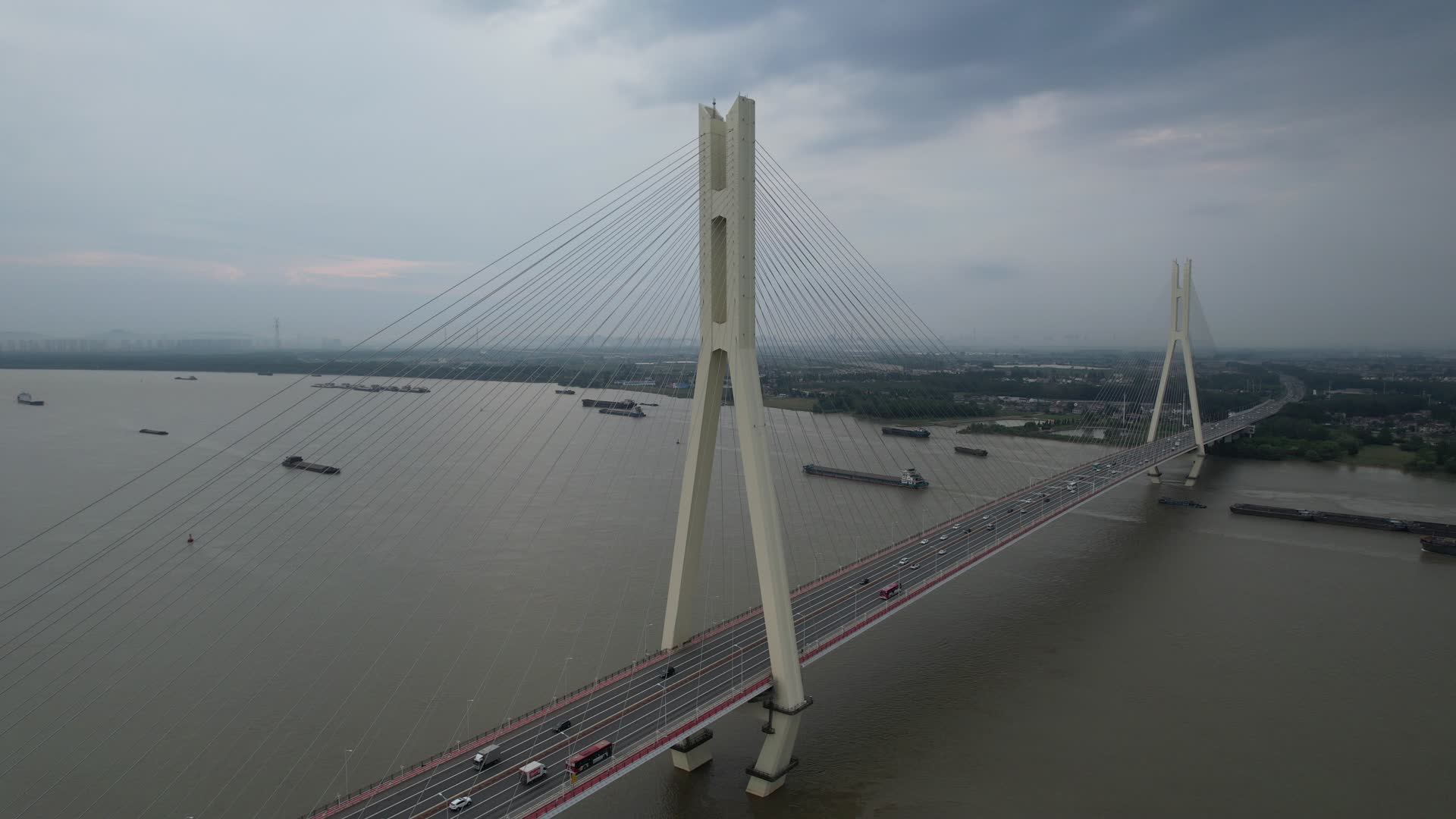 4K航拍南京长江第二大桥视频的预览图