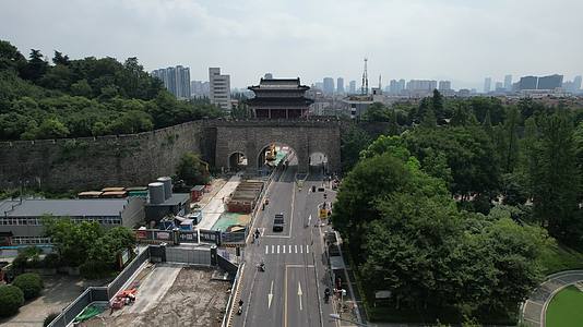 4K航拍南京明城墙仪凤门视频的预览图