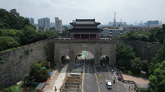 4K航拍南京地标明城墙凤仪门视频的预览图