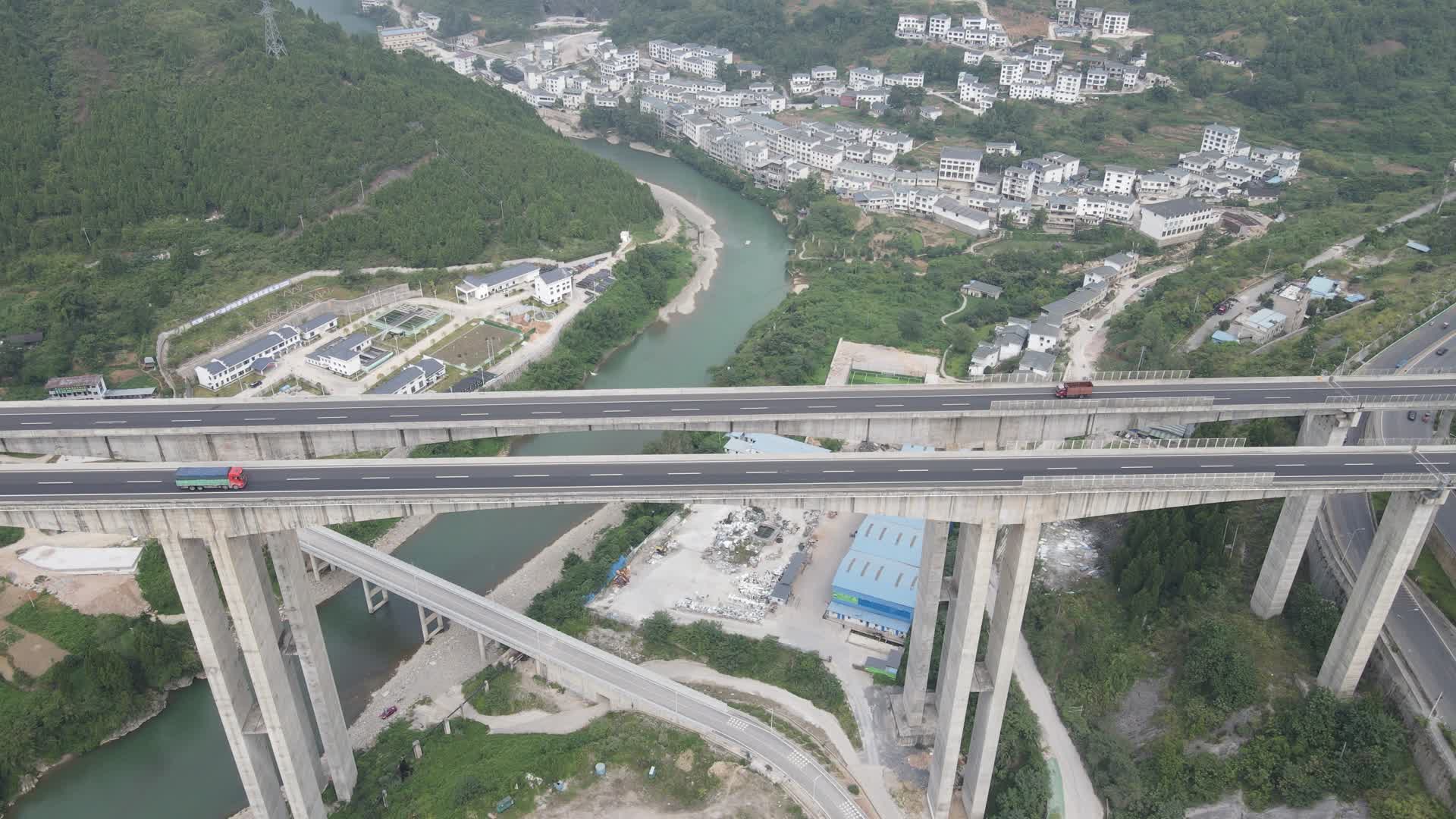 航拍高速路高架桥交通视频视频的预览图