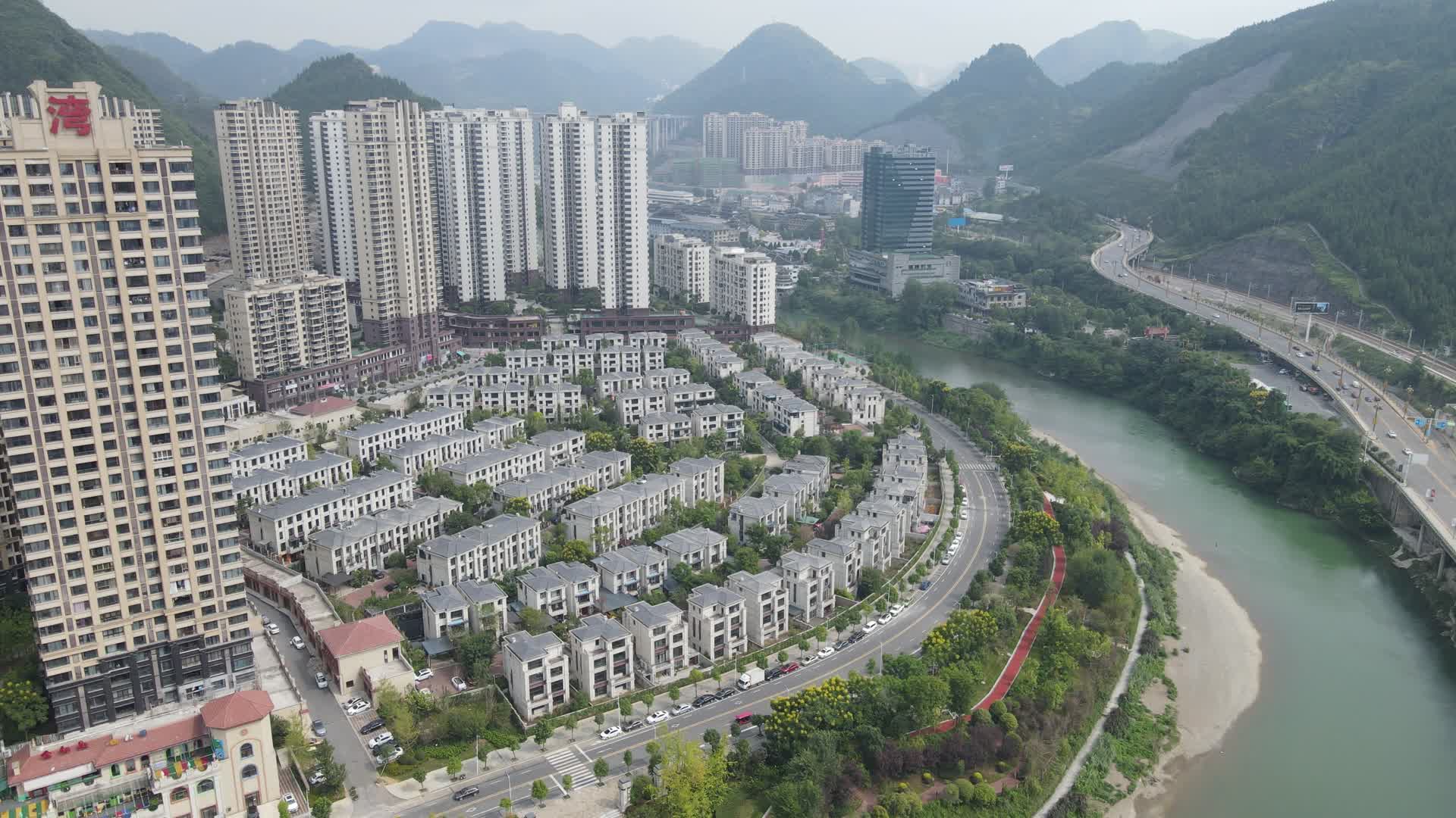 贵州铜仁碧江两岸建筑高楼航拍视频的预览图