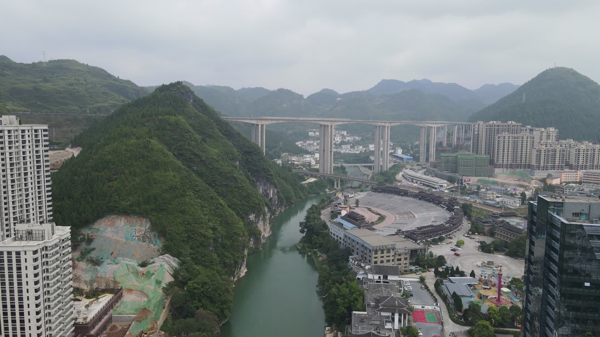 贵州铜仁民族风情街航拍视频的预览图