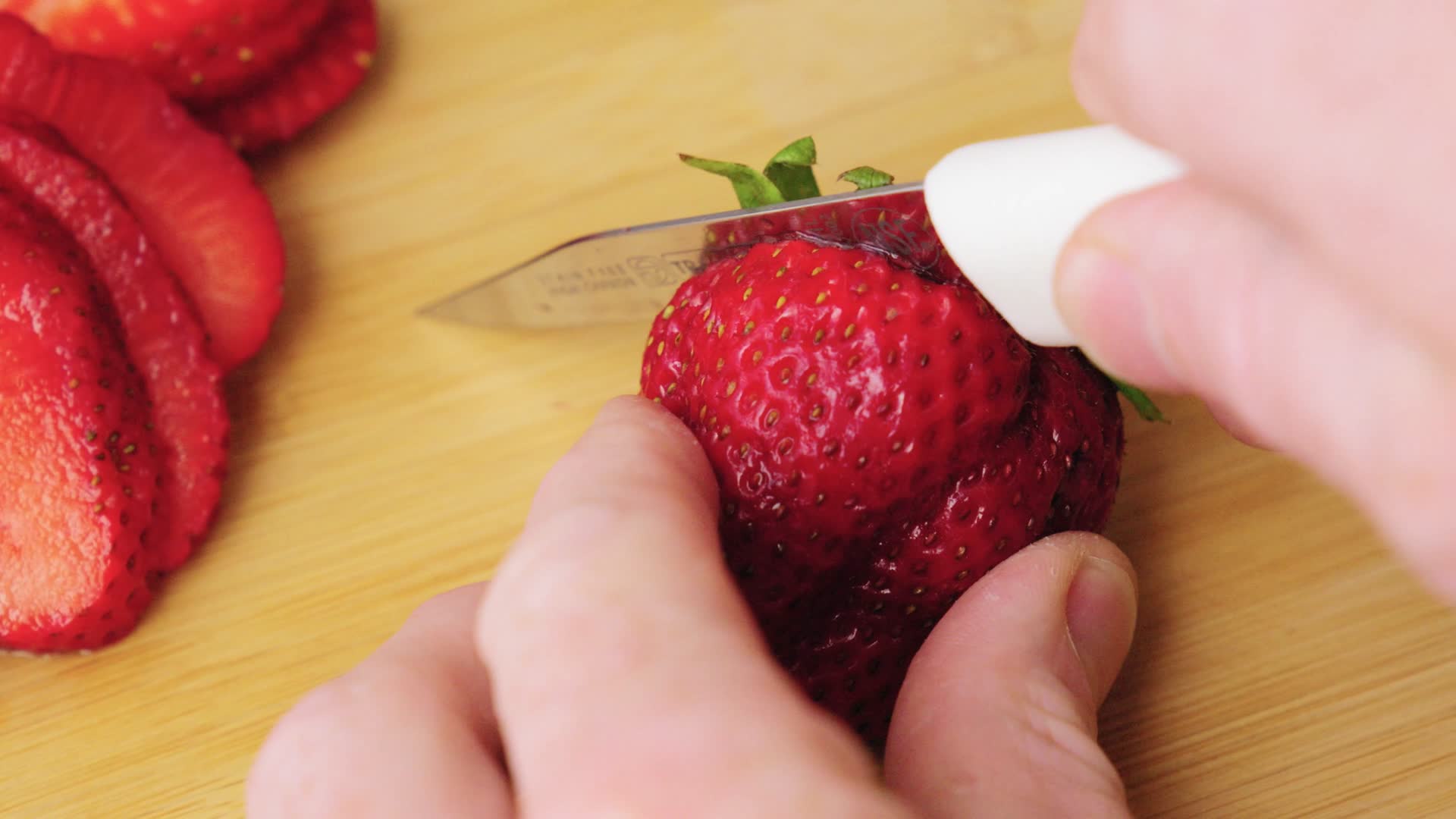 清新草莓美食高清视频的预览图