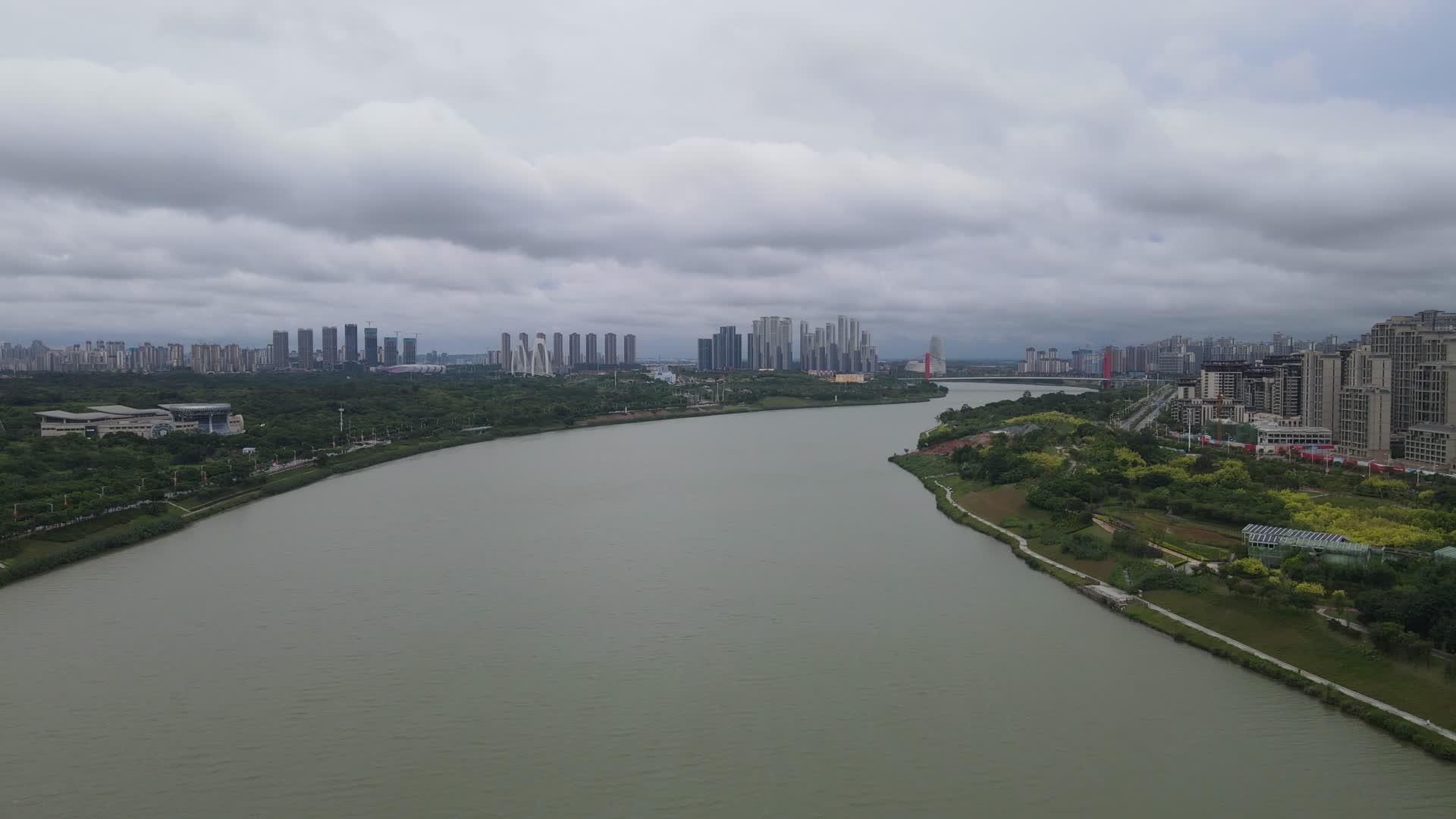 广西南宁邕江风光航拍视频的预览图
