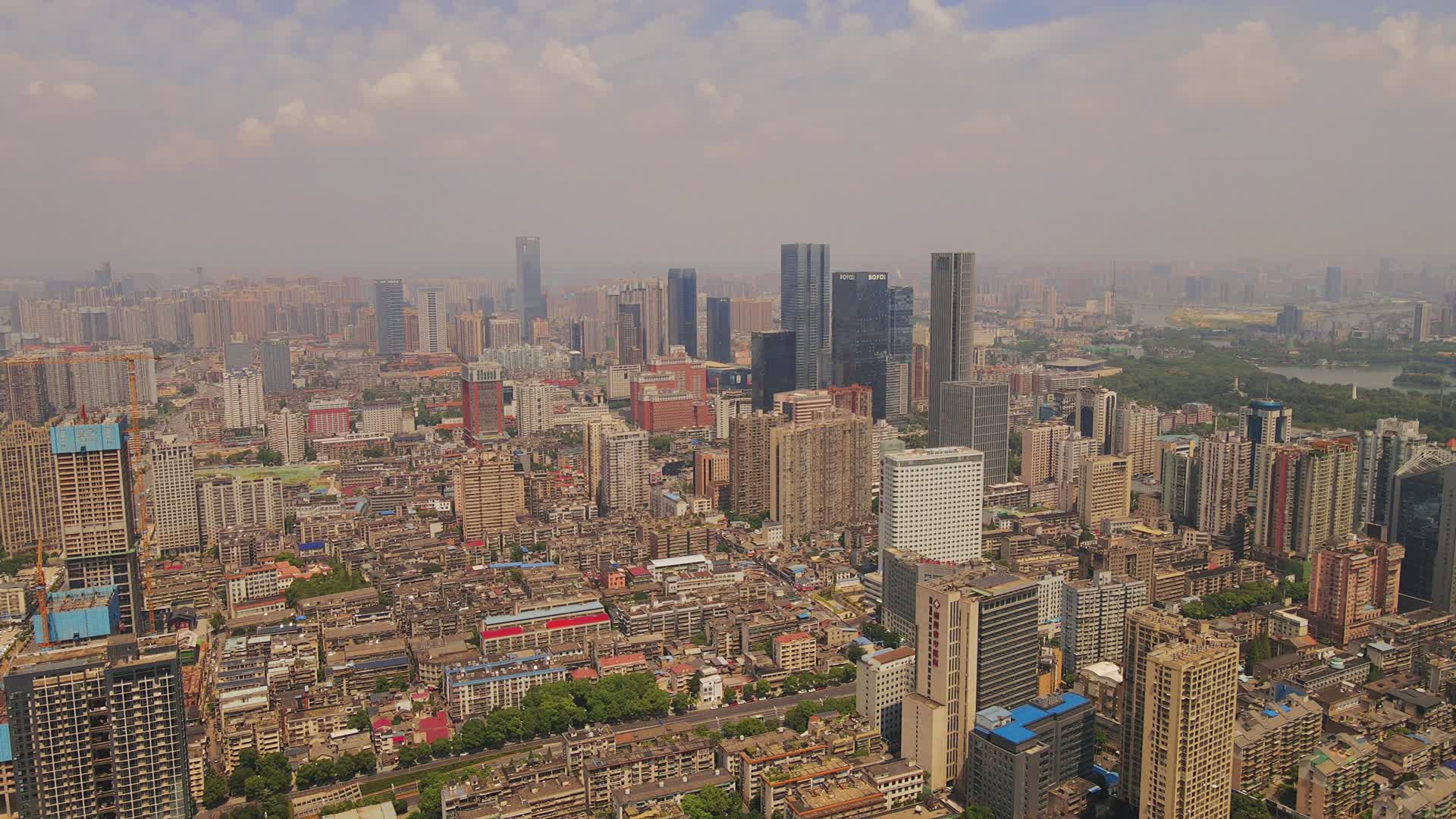 4K航拍湖南长沙城市建设城市天际线视频的预览图