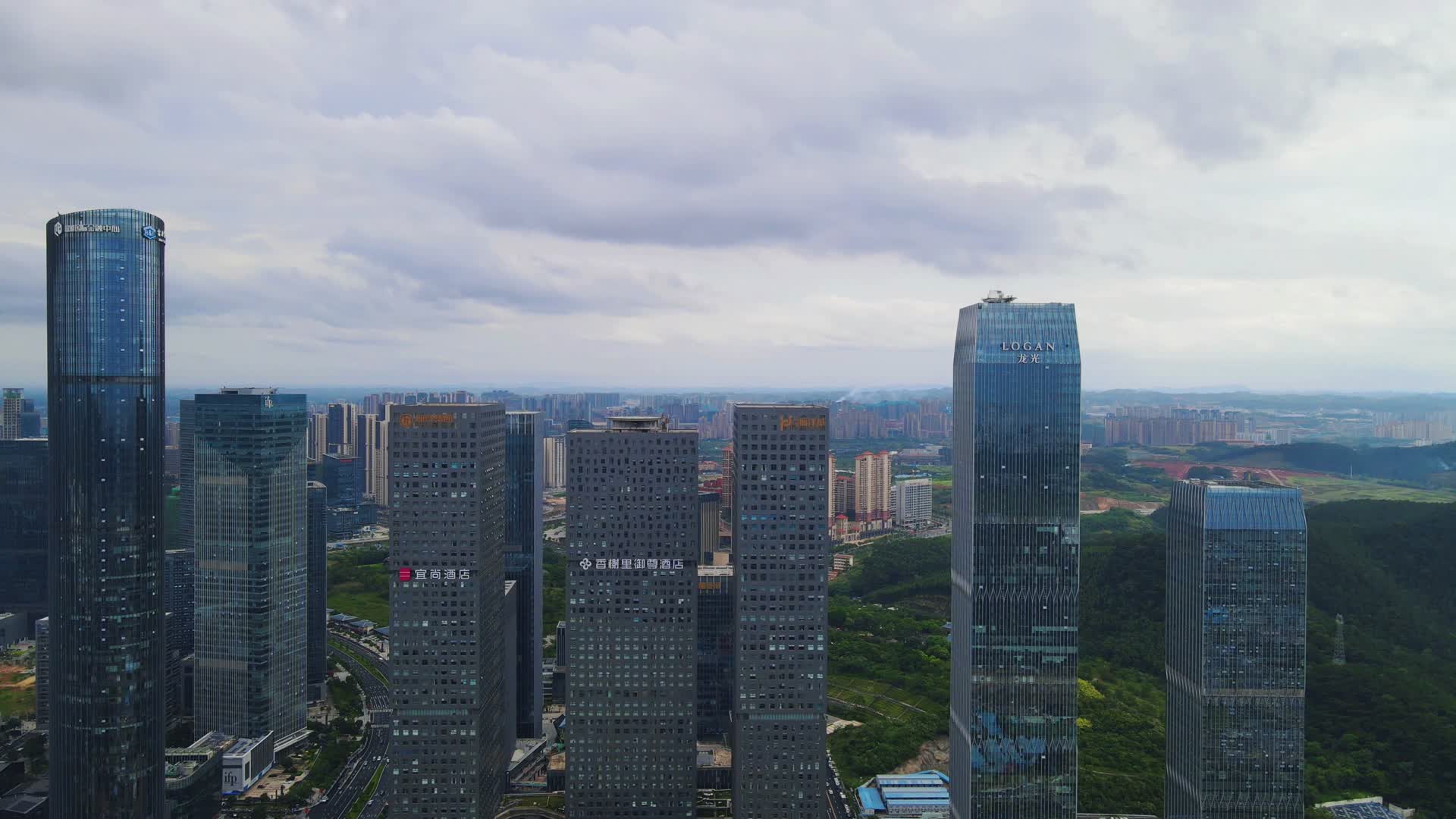 4K航拍广西南宁五象新区城市CBD视频的预览图