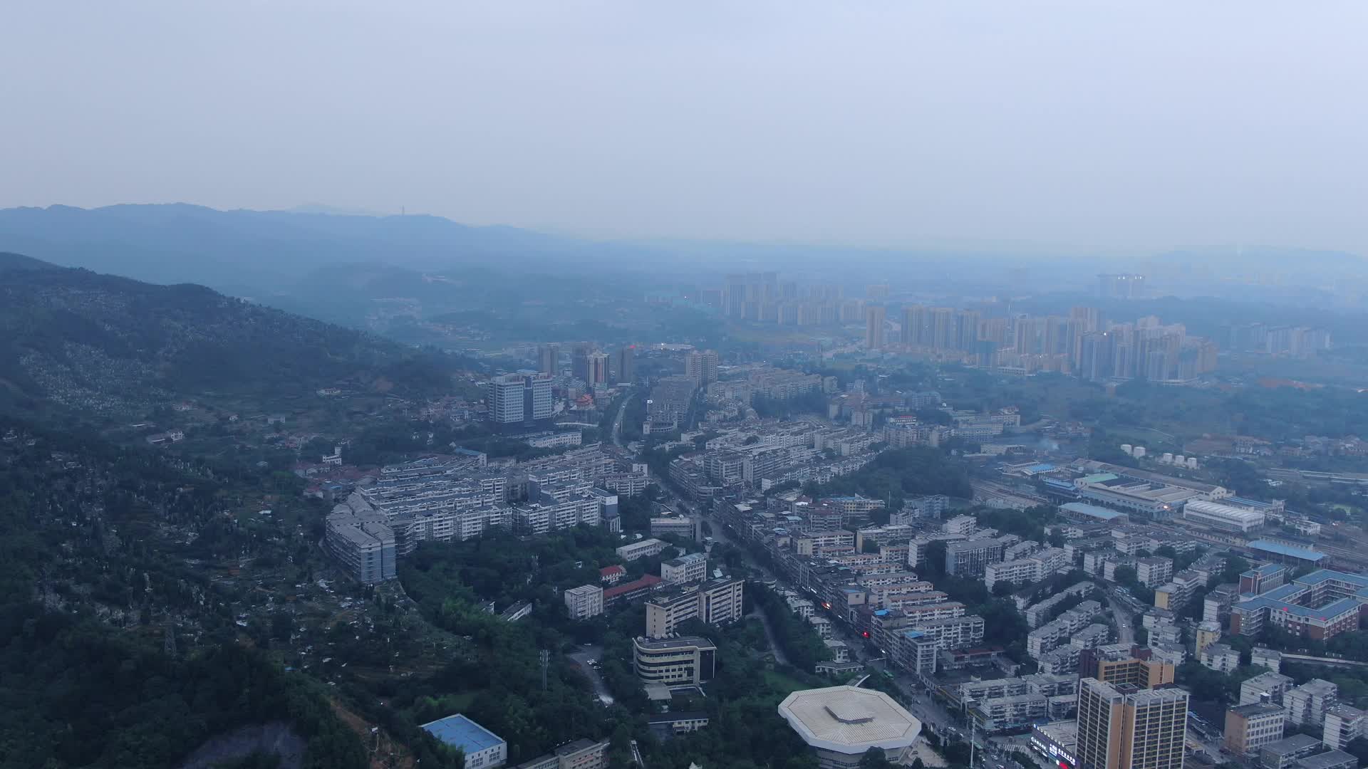 湖南湘西怀化城市全景航拍视频的预览图
