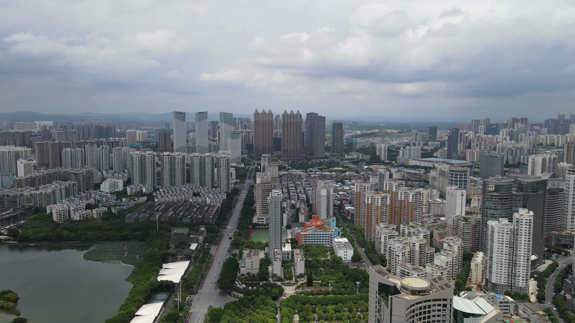 航拍广西南宁城市交通高楼建筑视频的预览图