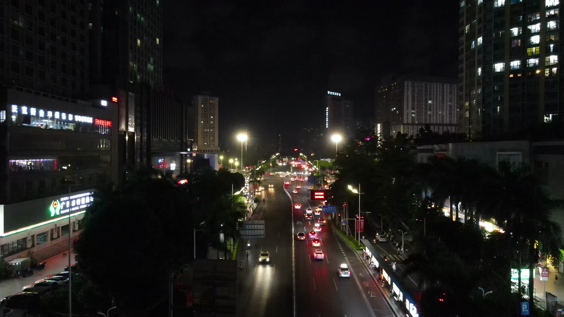 广西南宁城市夜景交通车辆行驶航拍视频的预览图