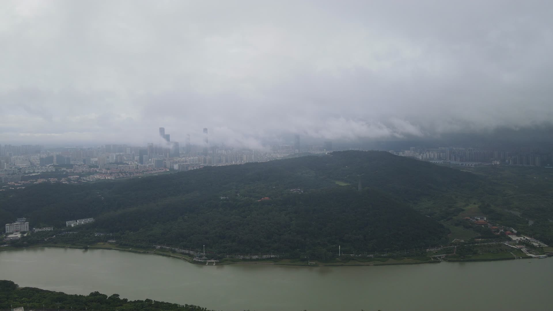 广西南宁邕江青秀山5A景区航拍视频的预览图