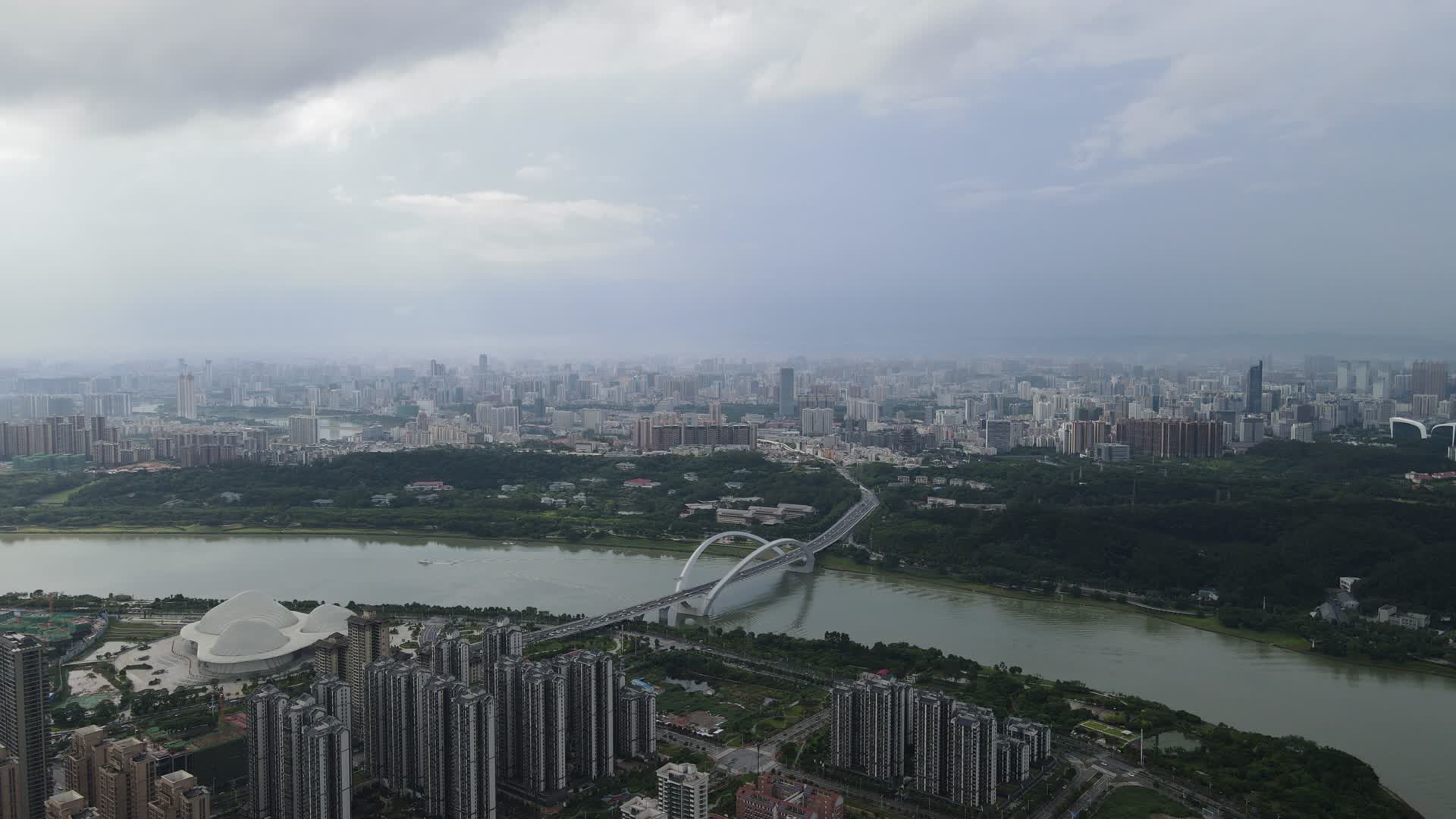 广西南宁邕江南宁大桥航拍视频的预览图