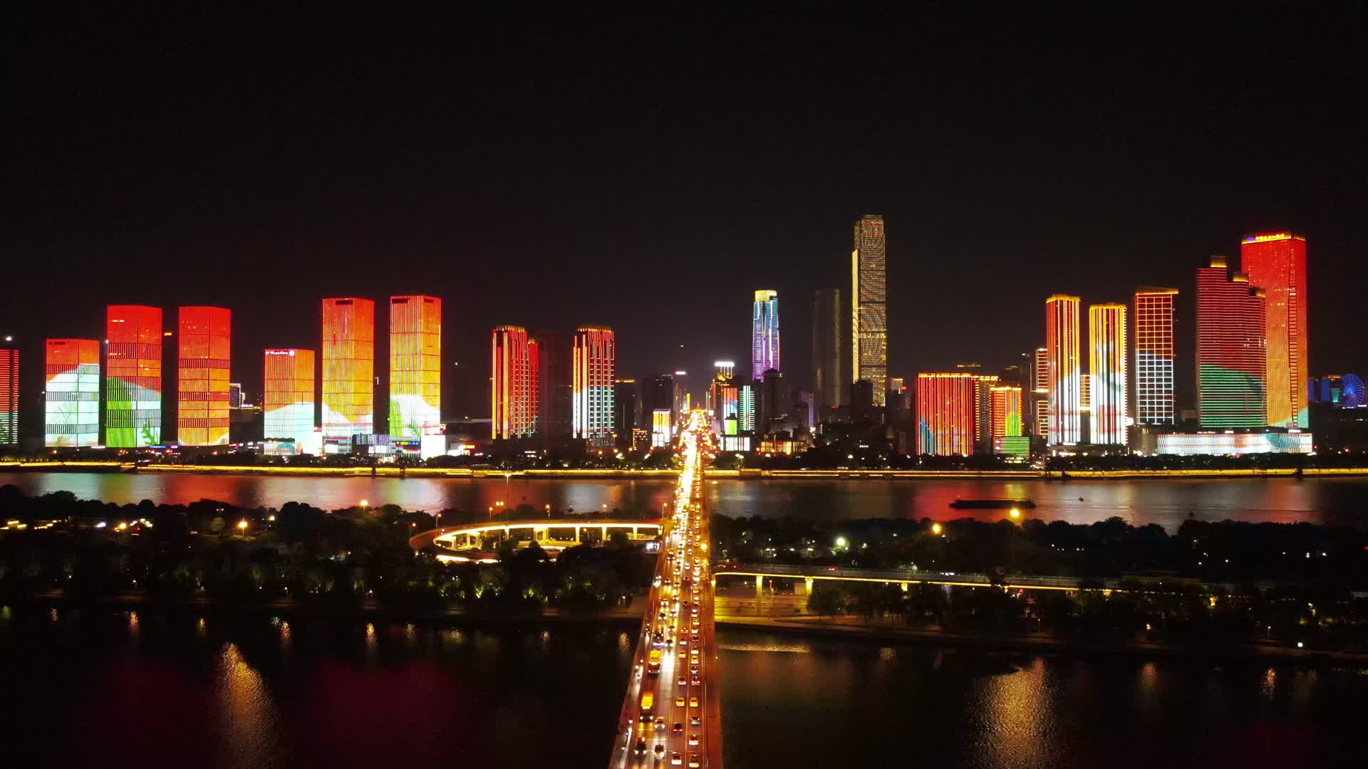 湖南长沙橘子洲大桥夜景灯光秀航拍视频的预览图