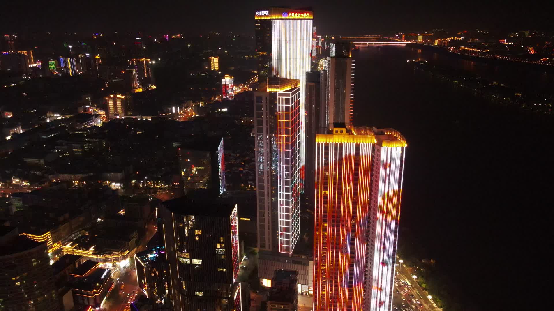 湖南长沙华远国际中心夜景灯光航拍视频的预览图