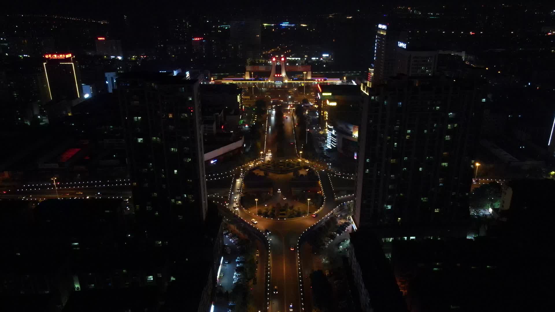 航拍湖南岳阳火车站夜景交通视频的预览图