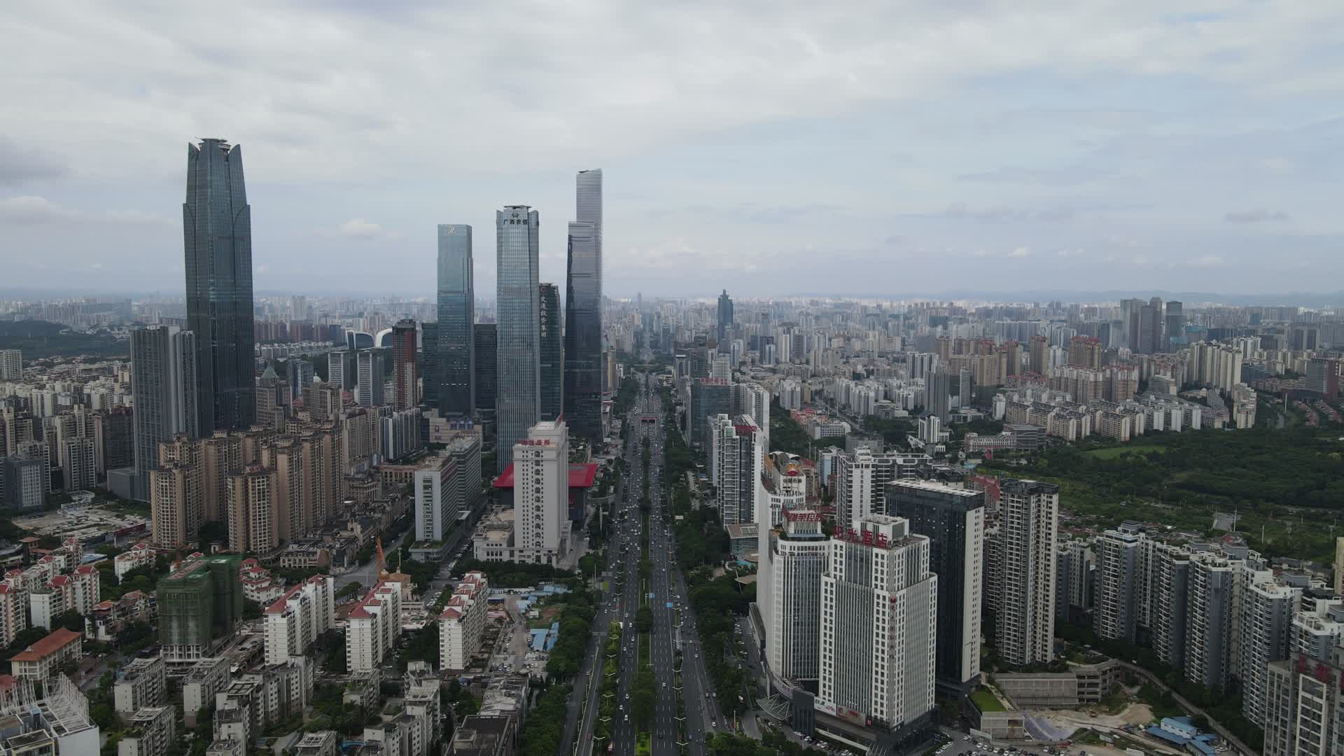 航拍广西南宁民族大道东盟商务区高楼建筑视频的预览图