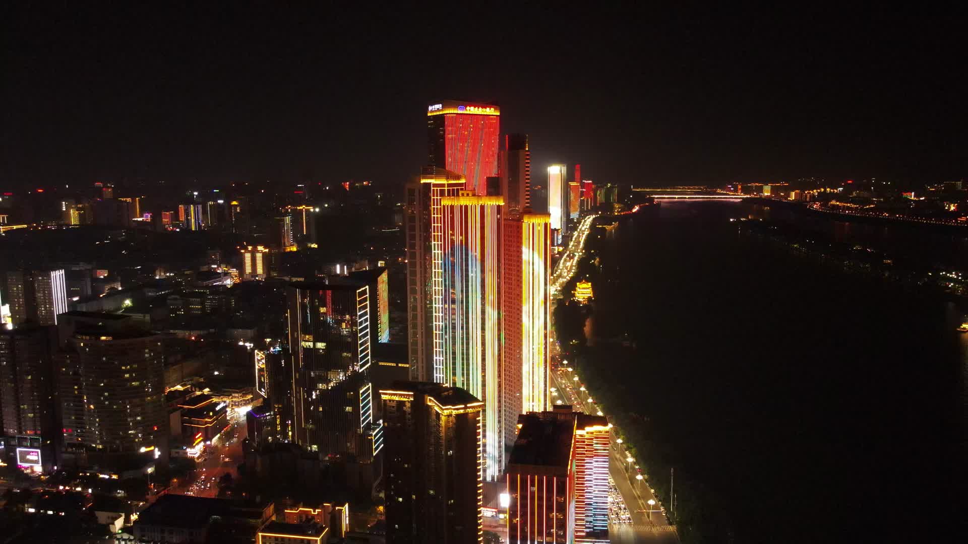 湖南长沙湘江中路夜景交通航拍视频的预览图