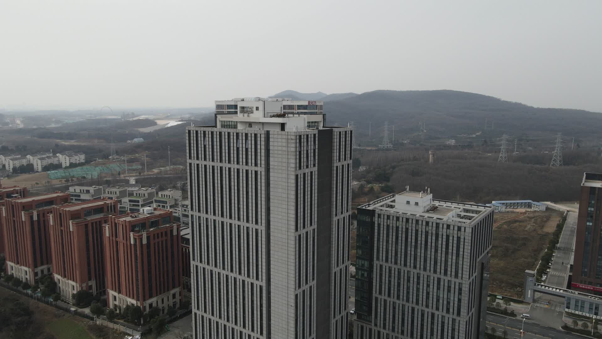 4K航拍南京地标江北新区科技园视频的预览图