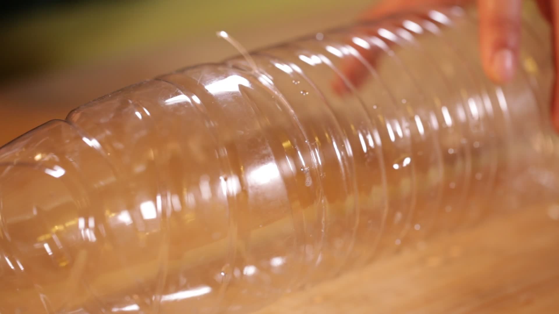 玻璃瓶塑料瓶瓶子视频的预览图