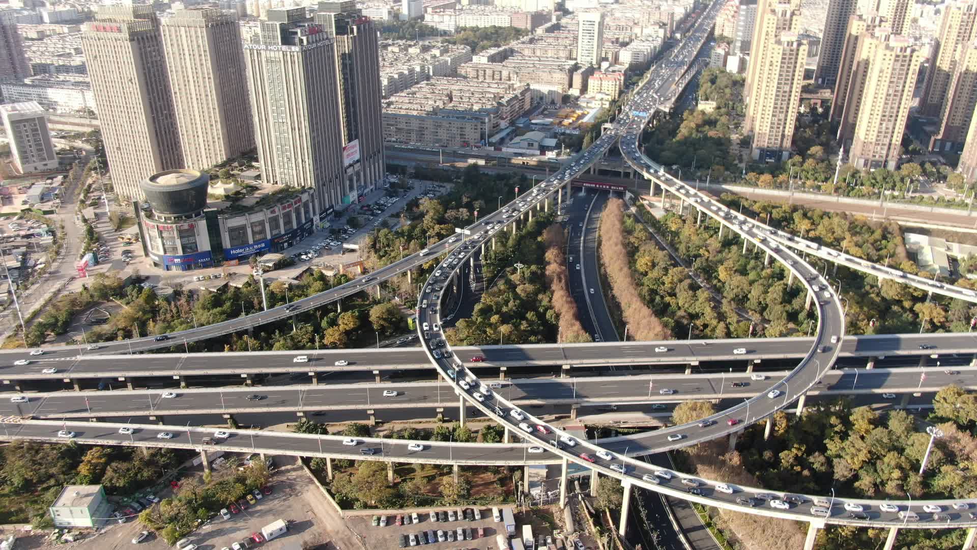 云南昆明城市高架立交航拍视频的预览图