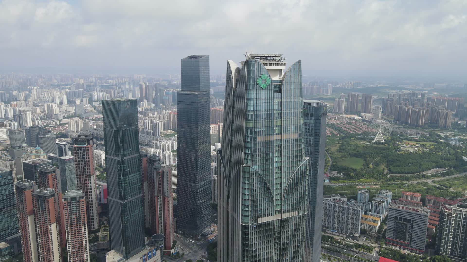 航拍广西南宁城市商务建筑金融中心视频的预览图