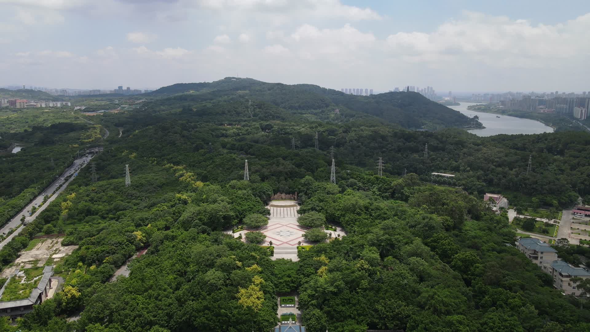 广西南宁青秀山5A景区航拍视频的预览图