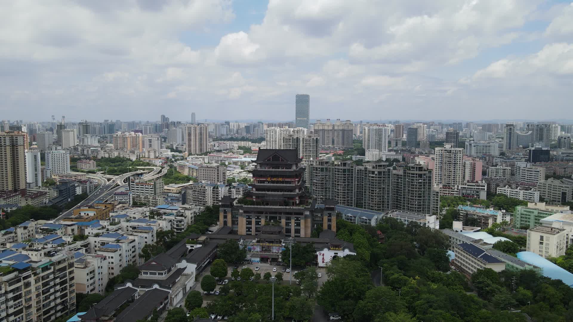 广西南宁邕州阁地标建筑航拍视频的预览图