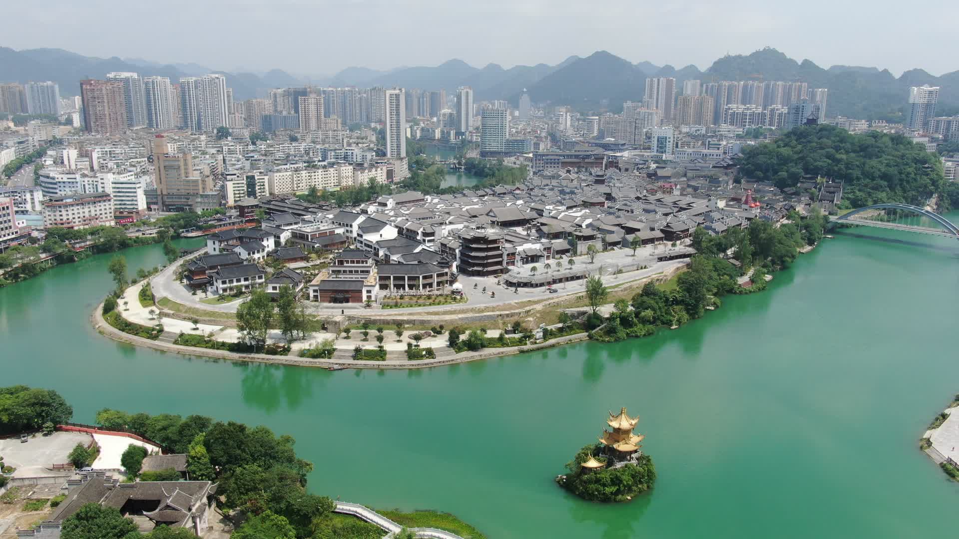航拍贵州铜仁古城著名旅游景点视频的预览图