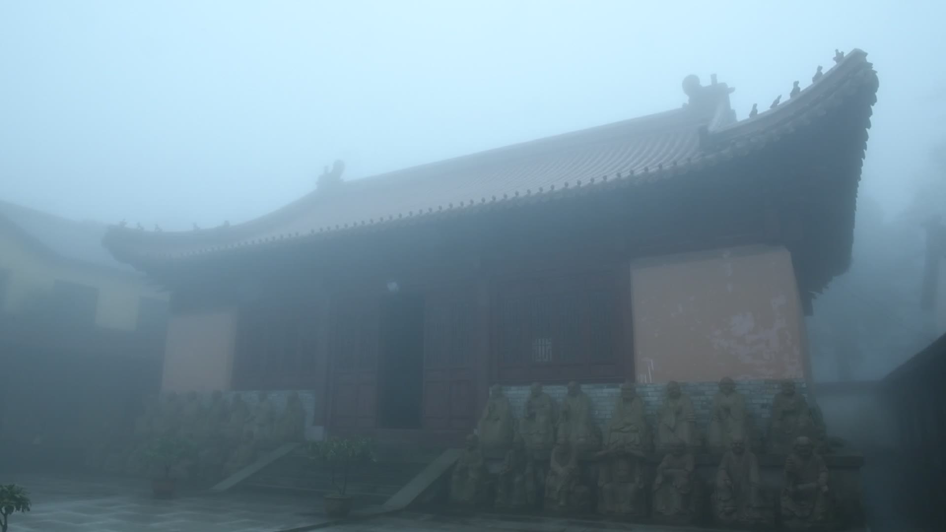 浙江天台千年古刹华顶寺雾天建筑风景视频的预览图