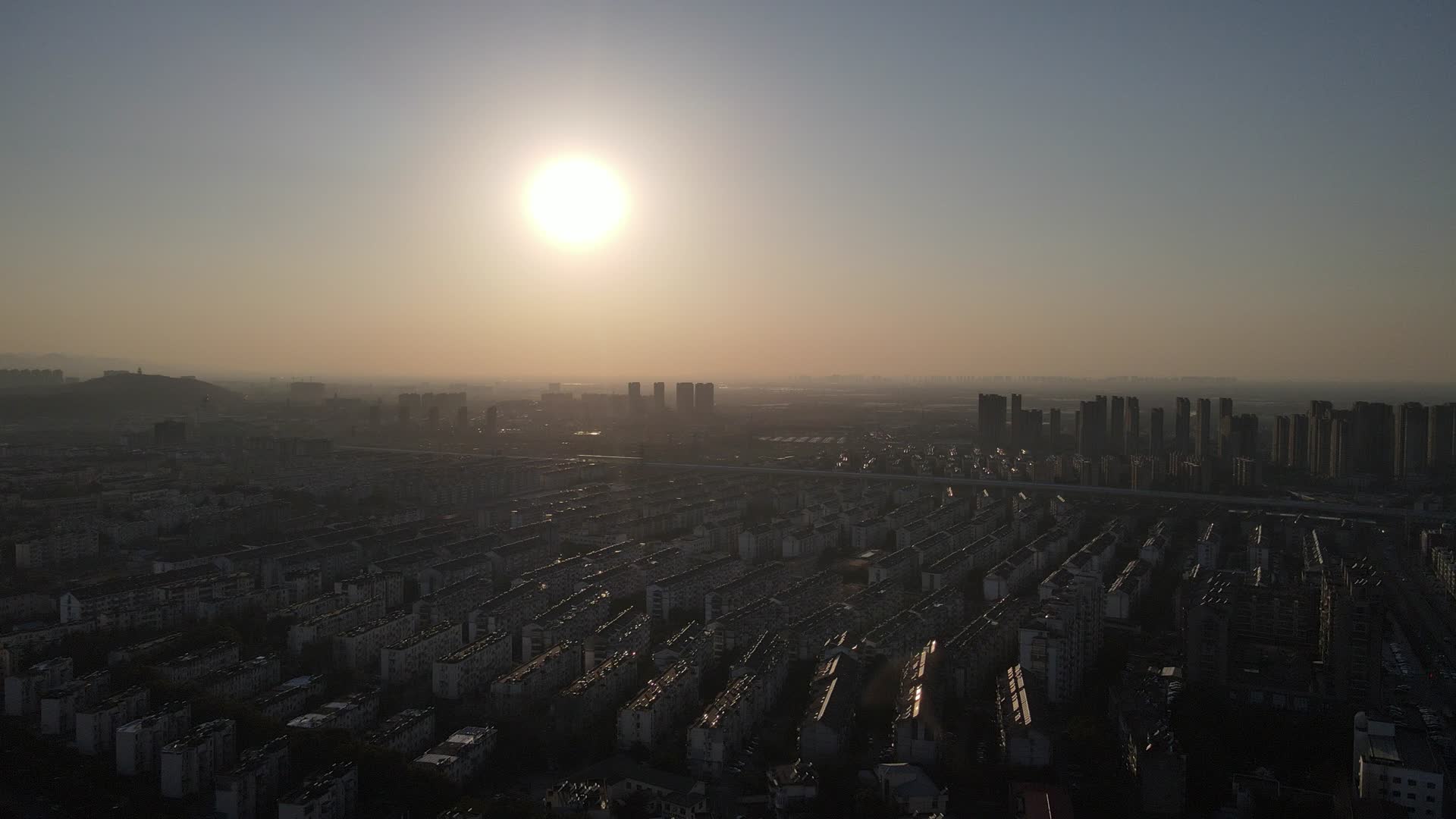 4K航拍城市落日夕阳视频的预览图