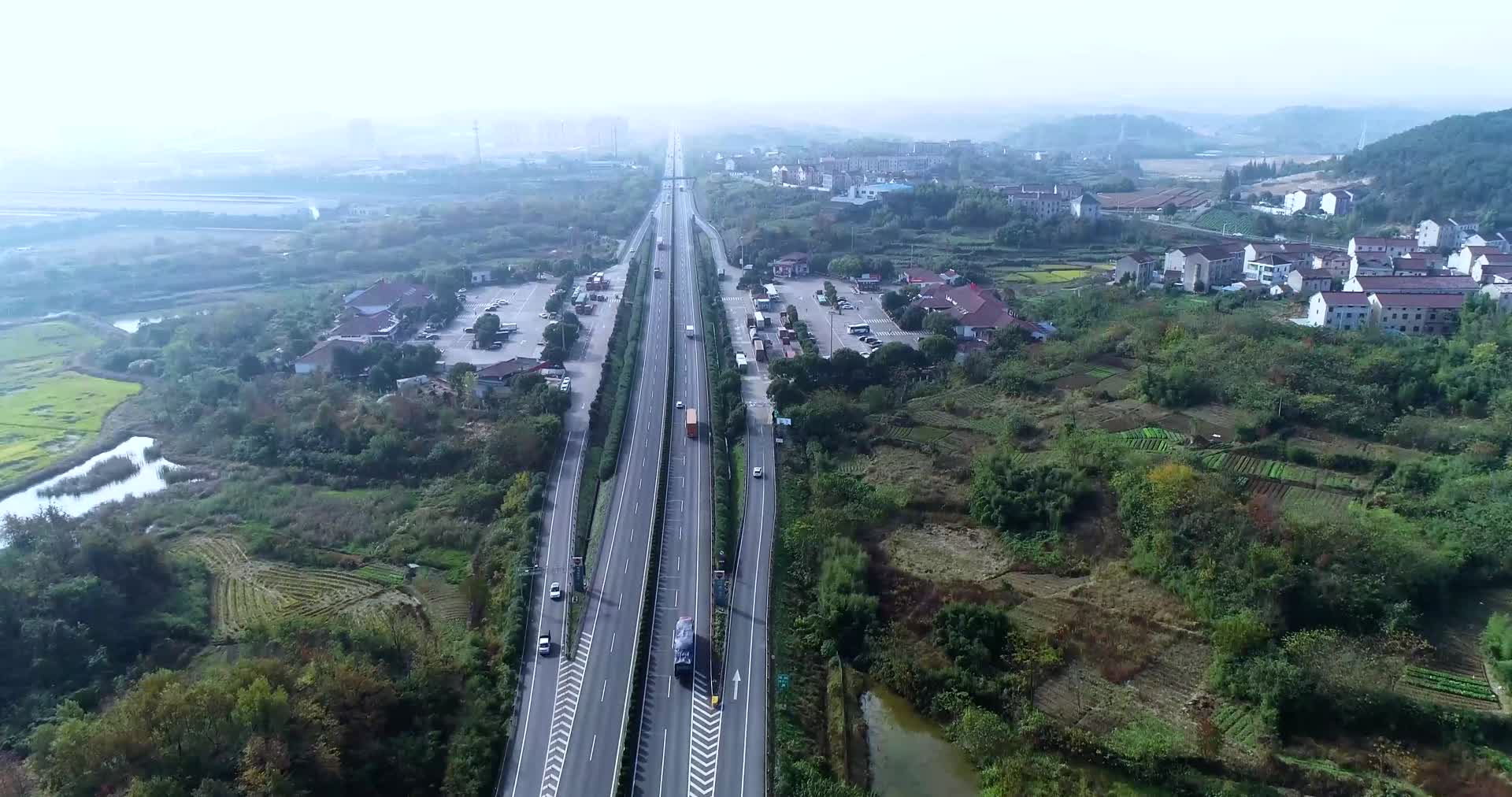 浙江天台公路4K航拍视频视频的预览图