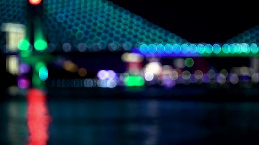 江水大桥夜景光斑散焦效果视频的预览图