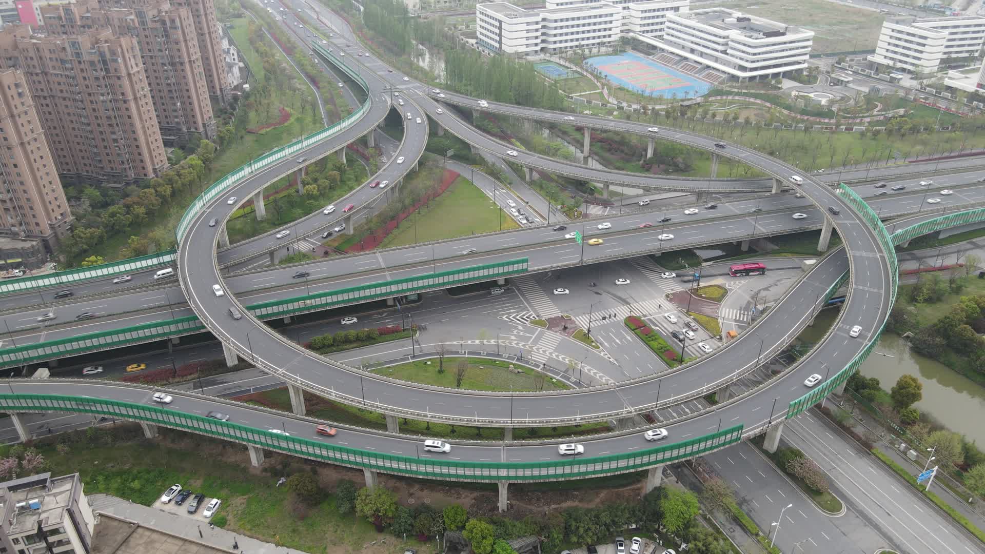 4k航拍南京城市交通枢纽高架桥快速通道视频的预览图