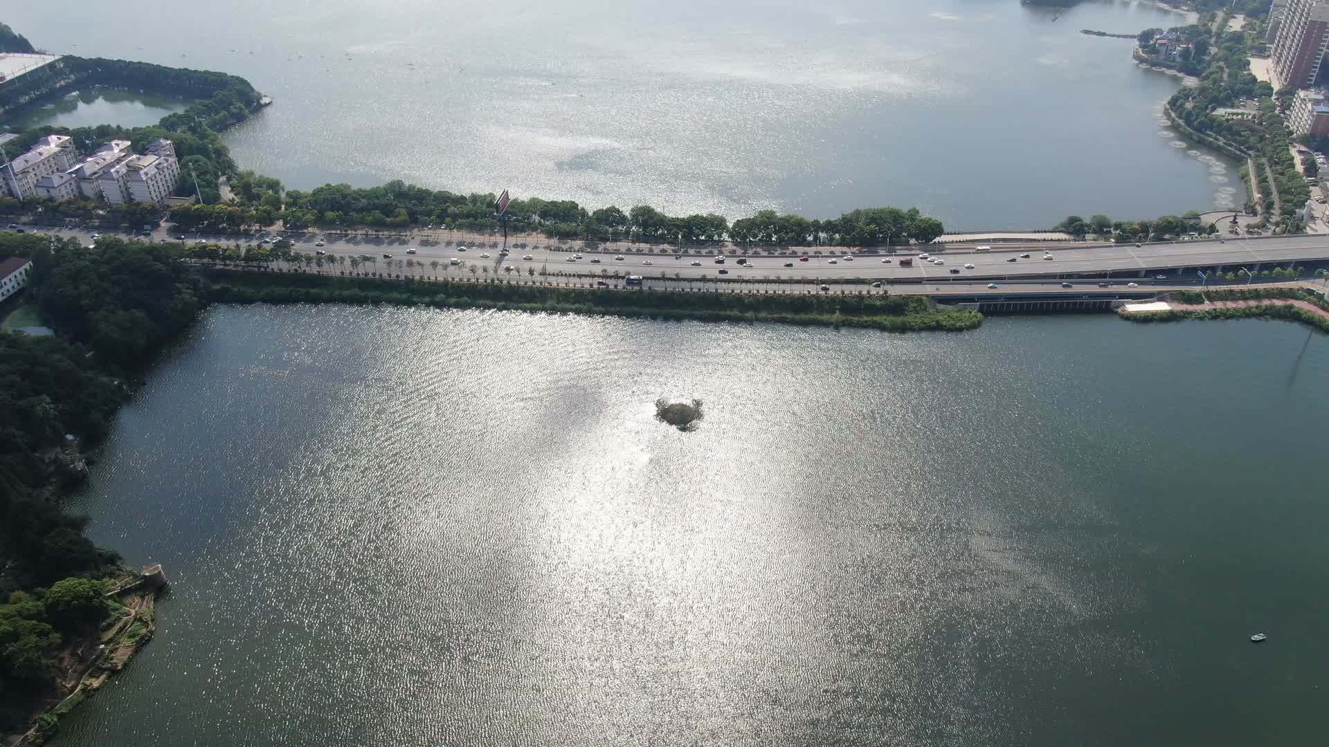 4K航拍湖南岳阳南湖大桥视频的预览图