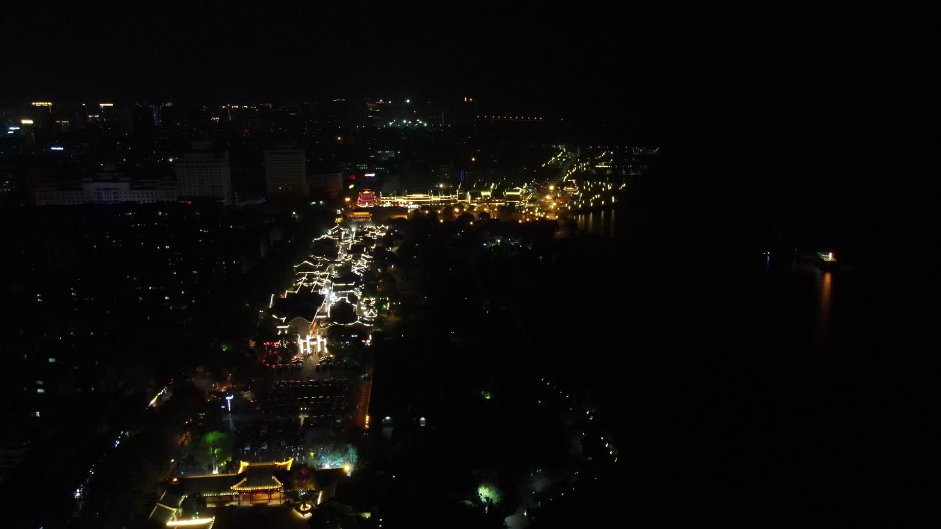 4K航拍湖南岳阳汴河街老街夜景视频的预览图