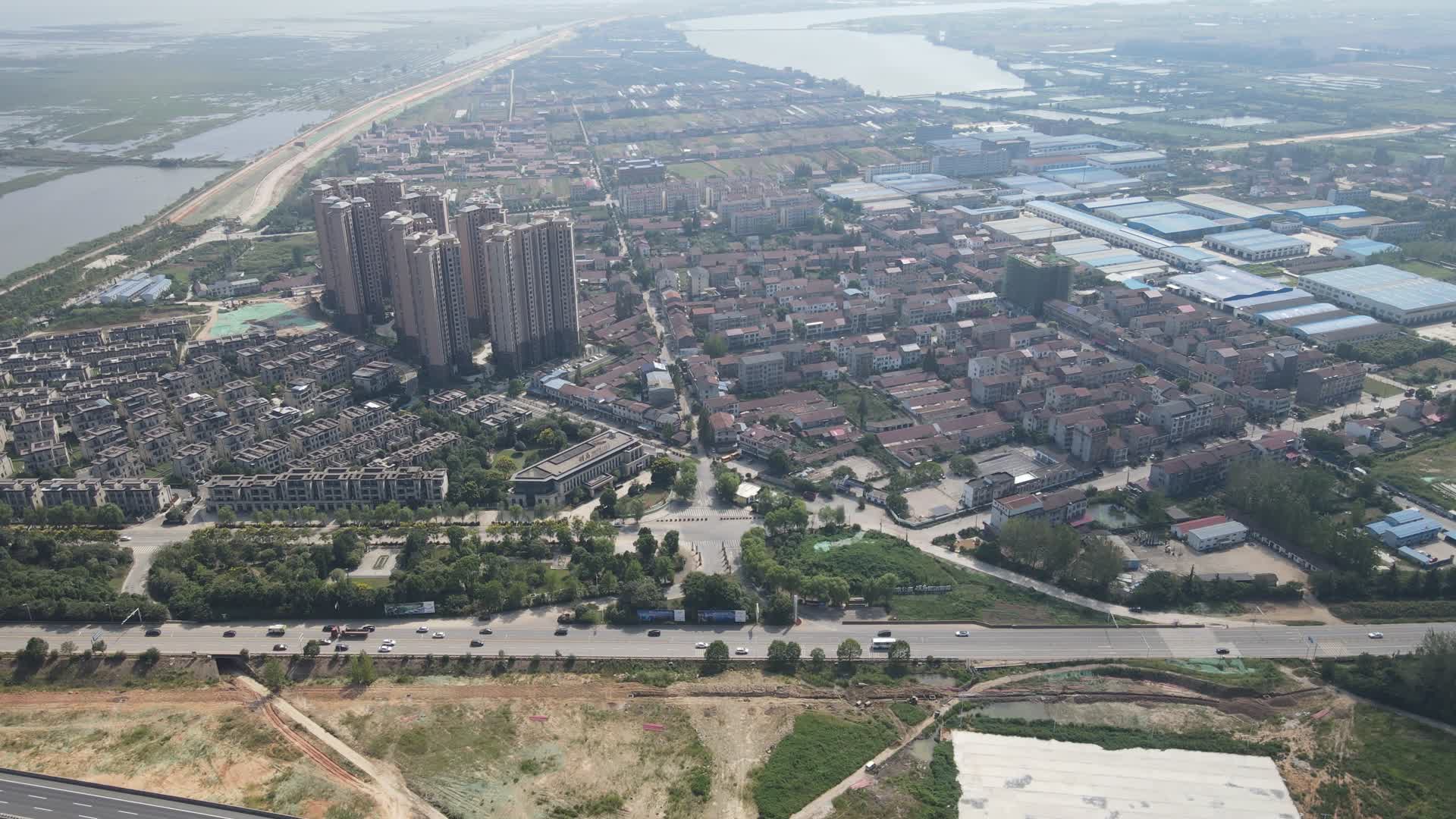 4K航拍湖南岳阳城市高楼视频的预览图