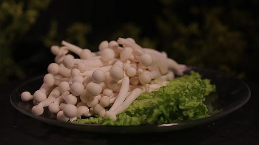 火锅白玉菇视频的预览图