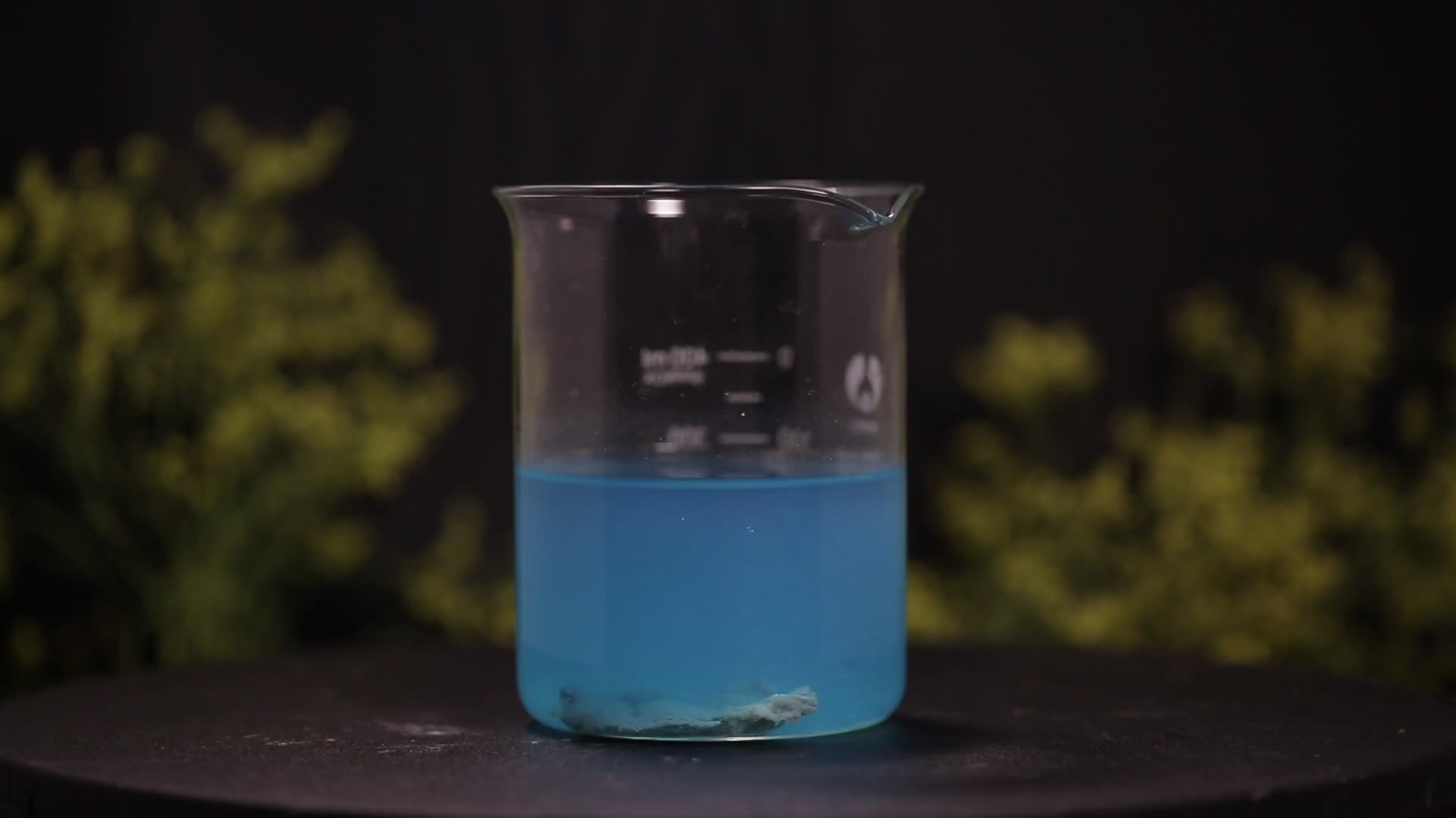 蓝色硫酸铜溶液视频的预览图