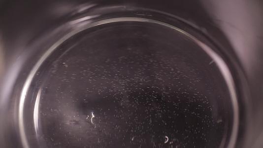 烧杯培养皿化学用品视频的预览图