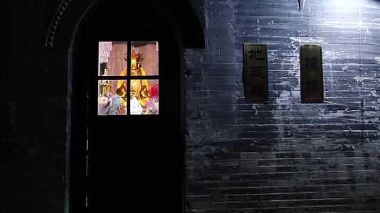 山西五台山普化寺建筑夜景视频的预览图