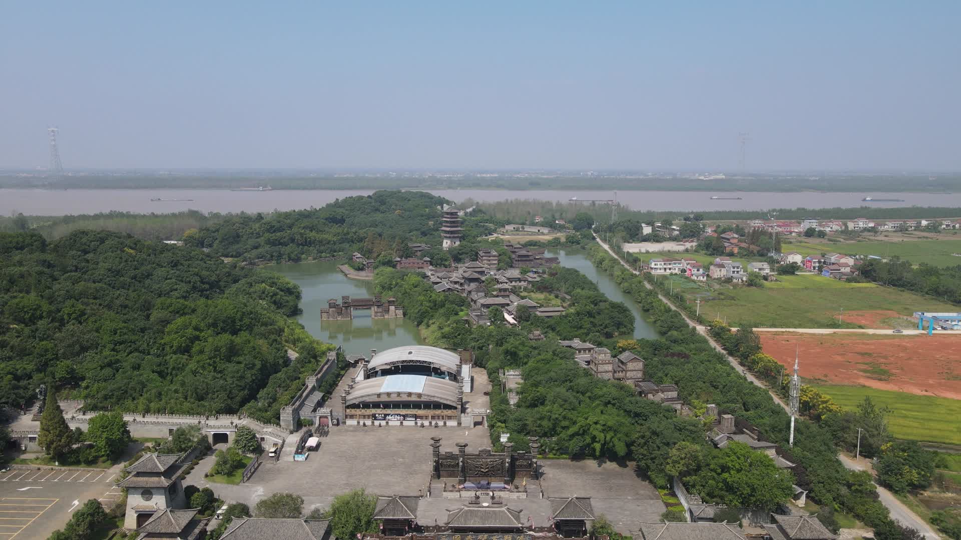 4K航拍湖北赤壁古战场景区视频的预览图