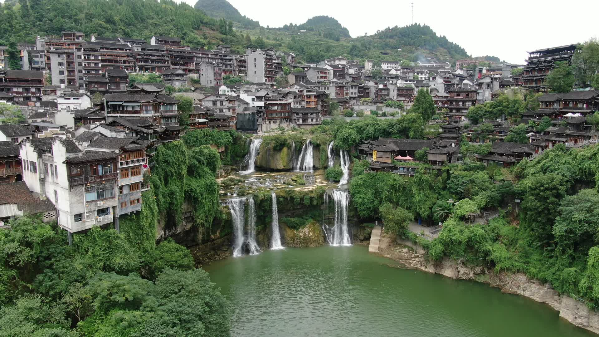 湖南湘西芙蓉镇瀑布流水航拍视频的预览图