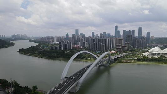 广西南宁大桥地标建筑航拍视频的预览图
