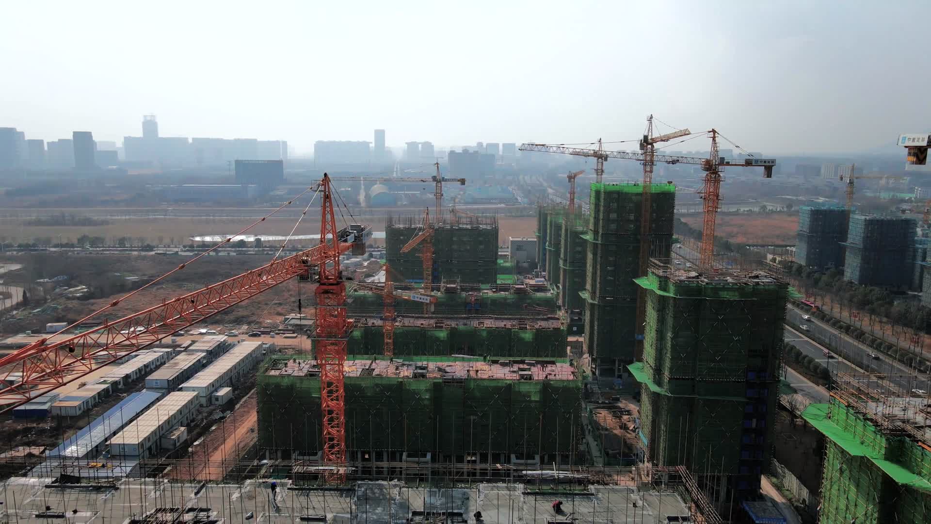4K航拍建筑工地城市建设高楼视频的预览图