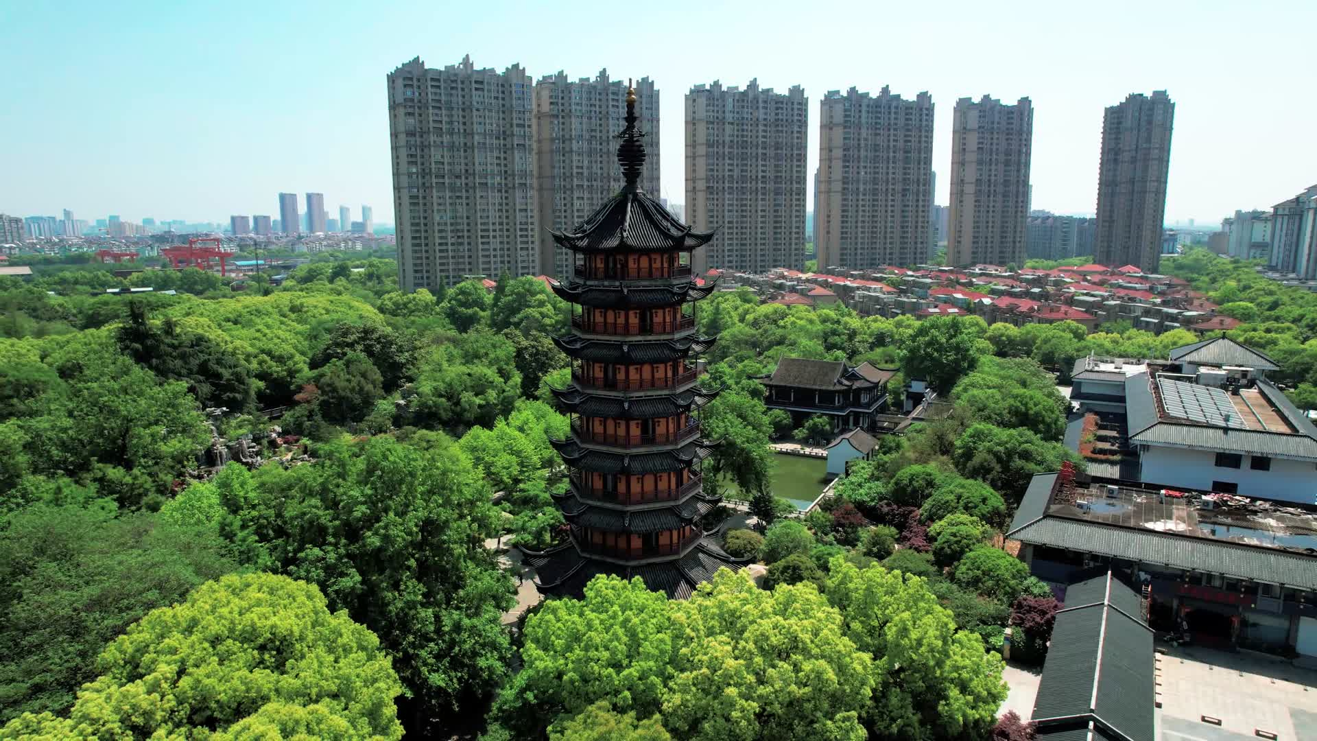4K航拍江苏省常州市红梅公园4A景区文笔塔视频的预览图