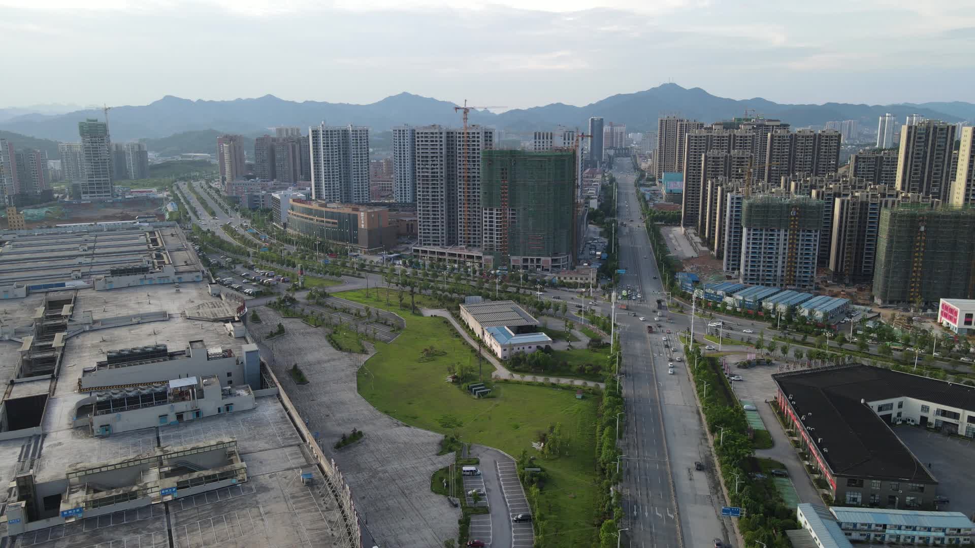 航拍湖南怀化城市交通视频的预览图