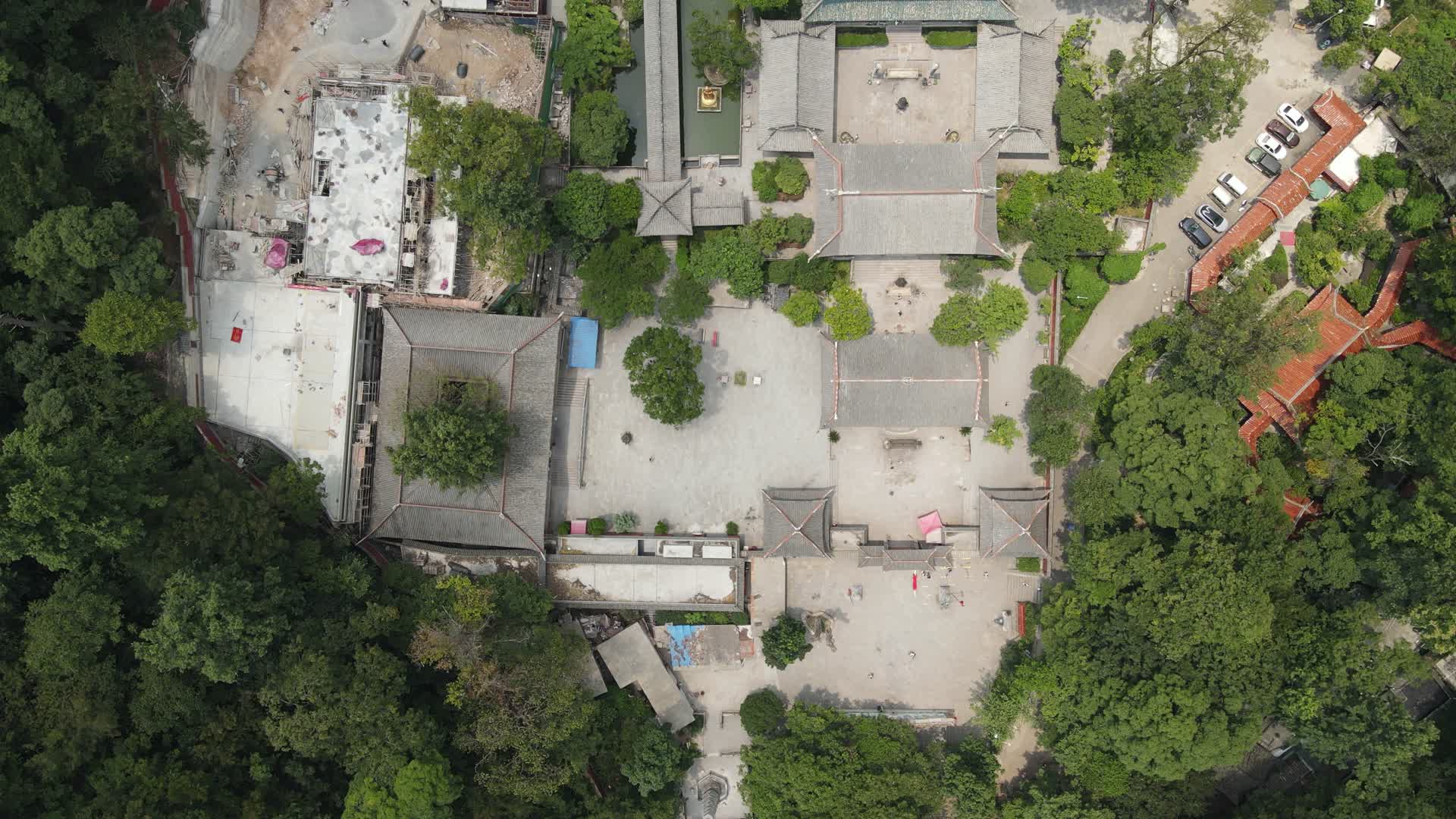 俯拍贵阳黔灵山公园4A景区弘福寺视频的预览图