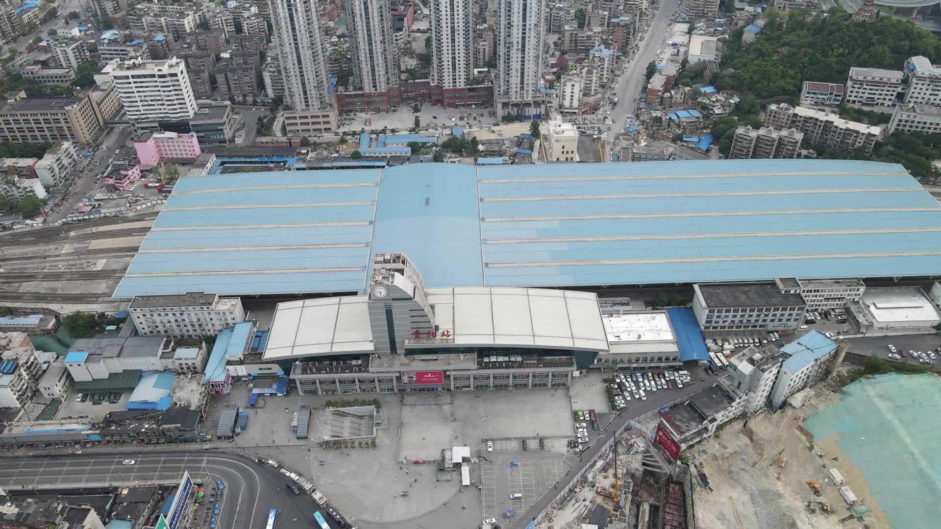 航拍贵阳火车站交通视频视频的预览图