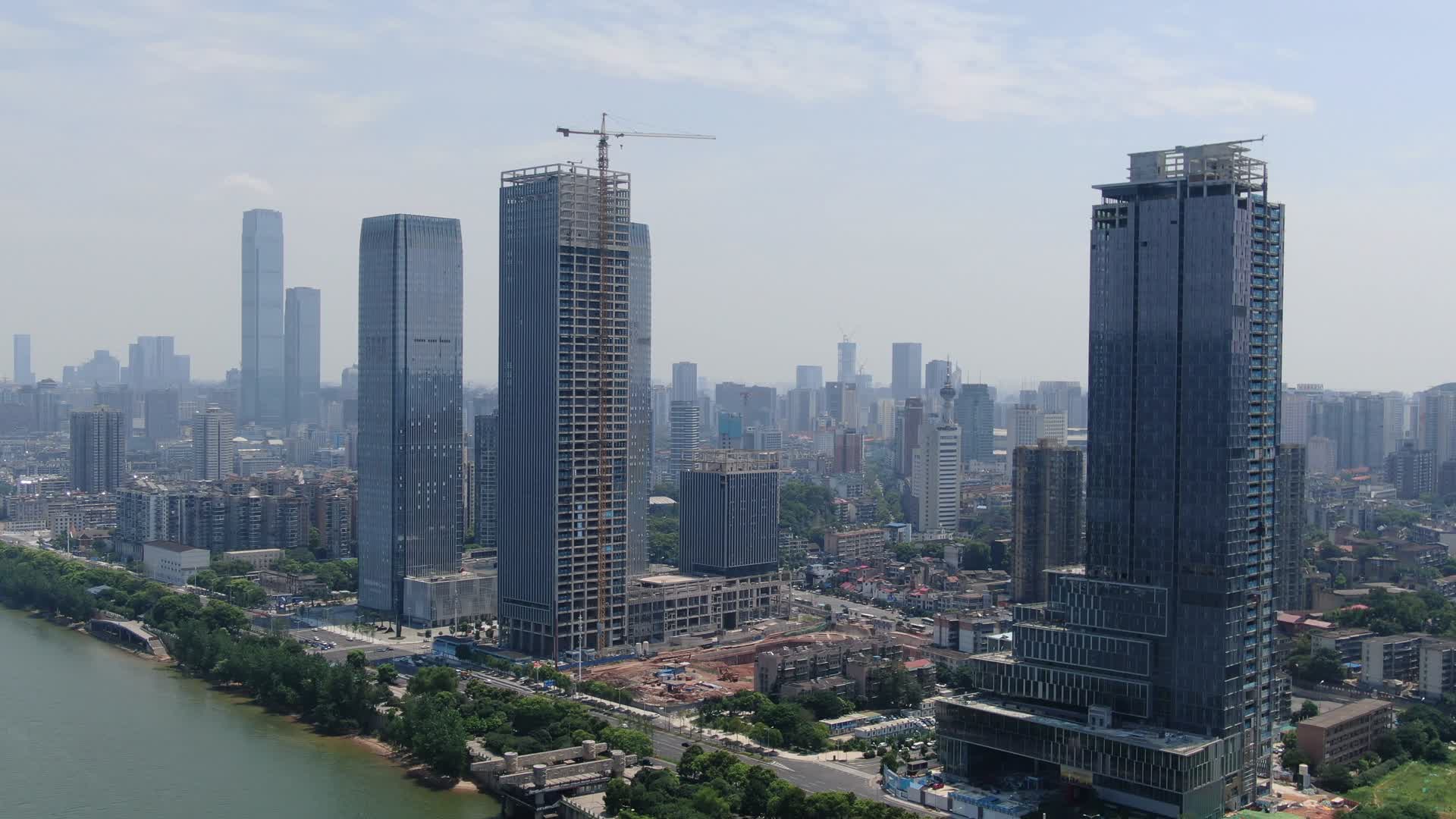 湖南长沙湘江边新建CBD商务建筑视频的预览图