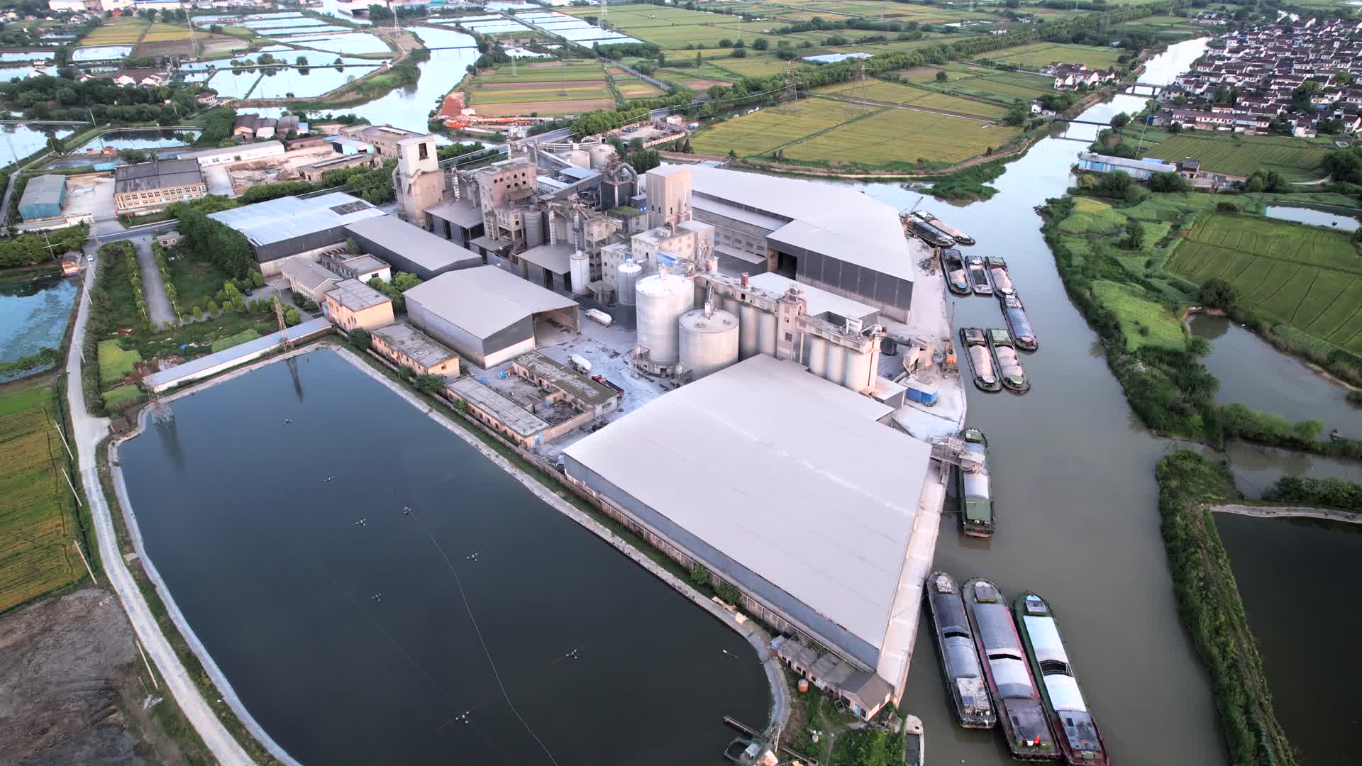 4K航拍工业化工厂水泥厂视频的预览图