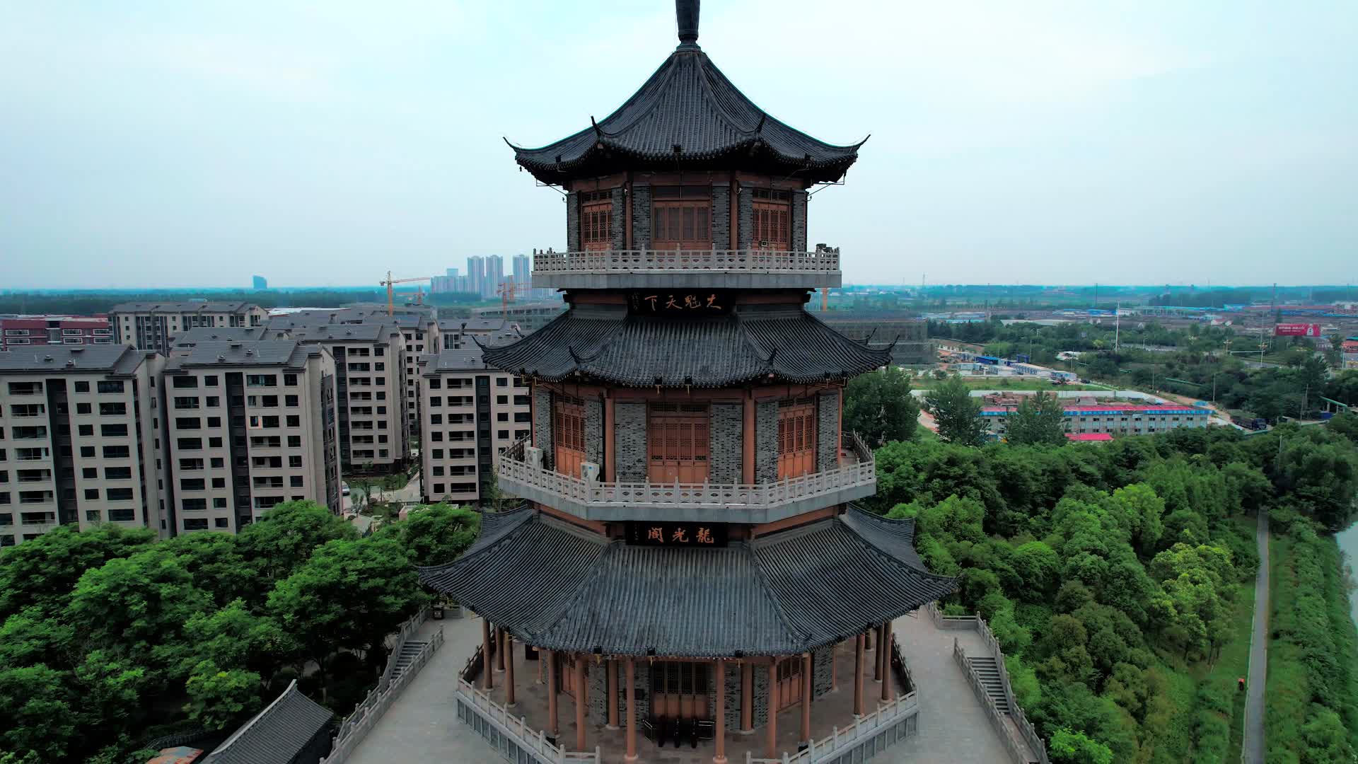 4K航拍淮安市地标建筑龙光阁视频的预览图